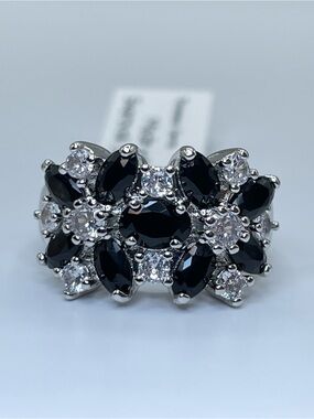 Swarovski Crystal Elements Black White Crystal Floral Cluster Ring Sz 7